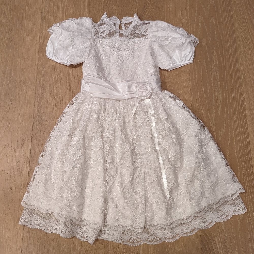 Elegant Vintage White Lace Dress with Puff Sleeves